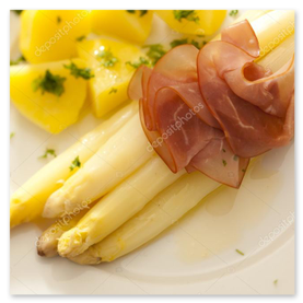 Saisonales Schnitzel-Special mit Spargel und Sauce Hollandaise