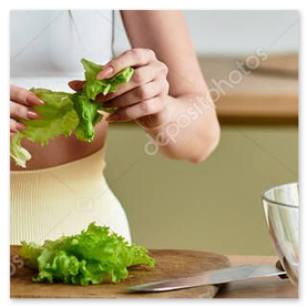 Frischer, bunter Salat mit knackigem Gemüse