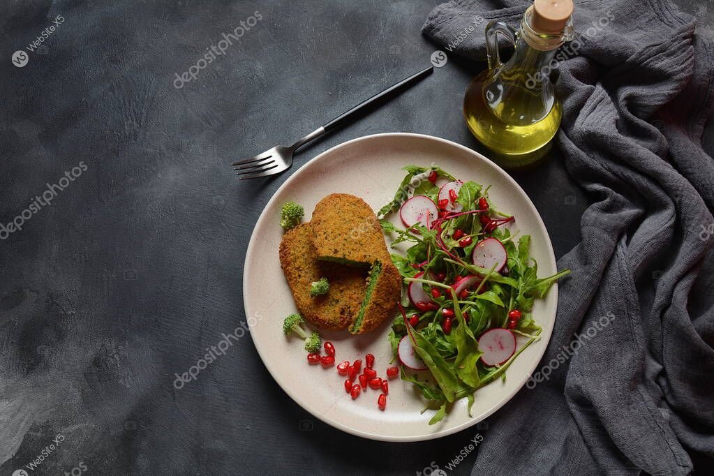 Veganes Schnitzel mit frischem Salat