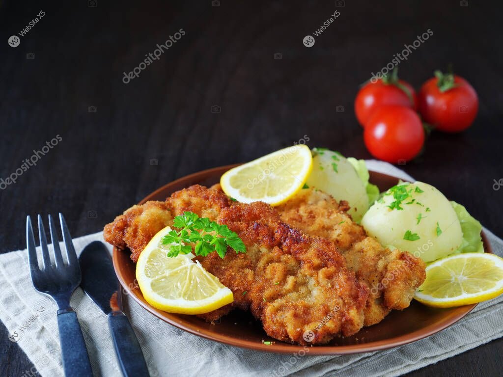 Schnitzel mit Zitrone und Petersilie